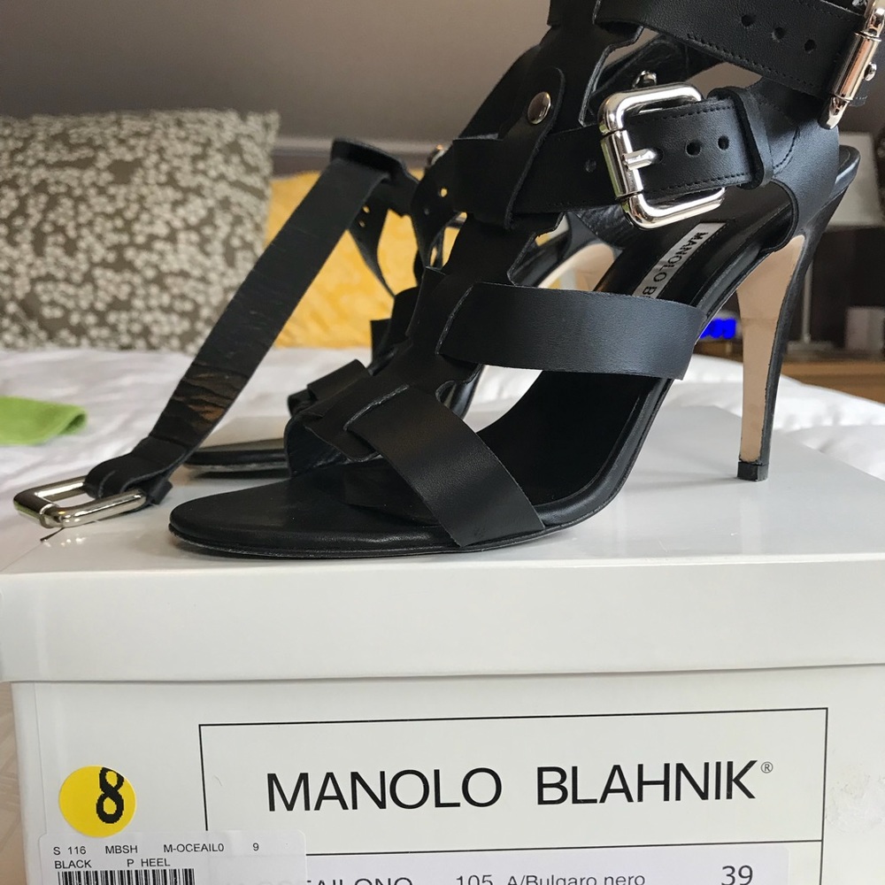 Authentic Manolo Blahnik Oceailono
